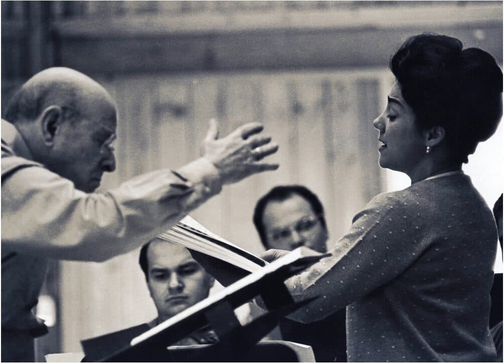 Pablo Casals y Olga Iglesias interpretando sus canciones de arte en el Festival de Música de Marlboro en Marlboro, Vermont en 1966.