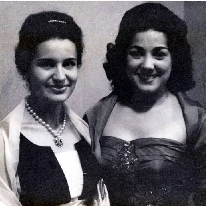 Marta Montañez de Casals y Olga Iglesias alrededor de los años sesenta.