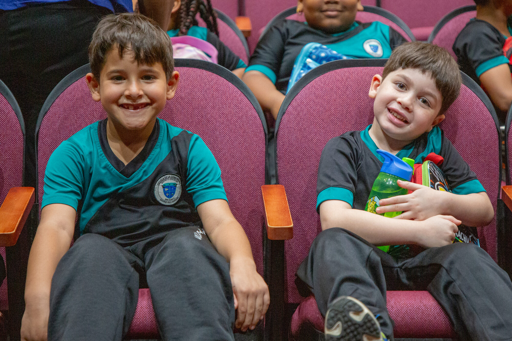 Estudiantes de la Escuela Gaspar Vilá Mayans en el estreno mundial, Universidad del Sagrado Corazón, noviembre de 2024.