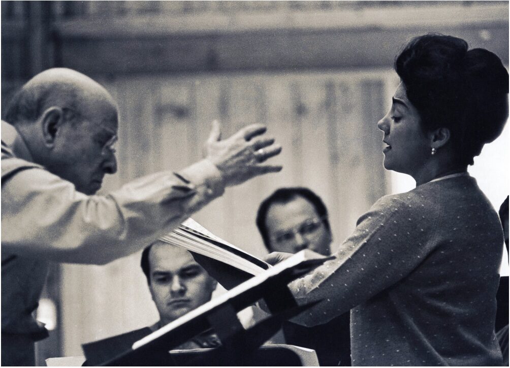Pablo Casals y Olga Iglesias interpretando sus canciones de arte en el Festival de Música de Marlboro en Marlboro, Vermont en 1966.