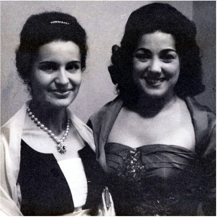 Marta Montañez de Casals y Olga Iglesias alrededor de los años sesenta.