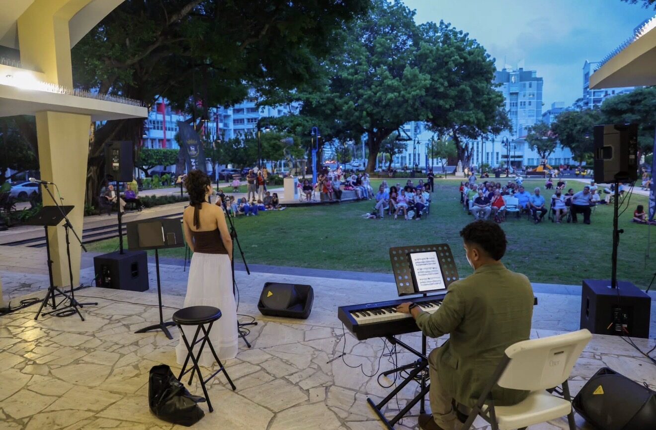 Concierto en Plaza Antonia Quiñones (Stella Maris) — 1