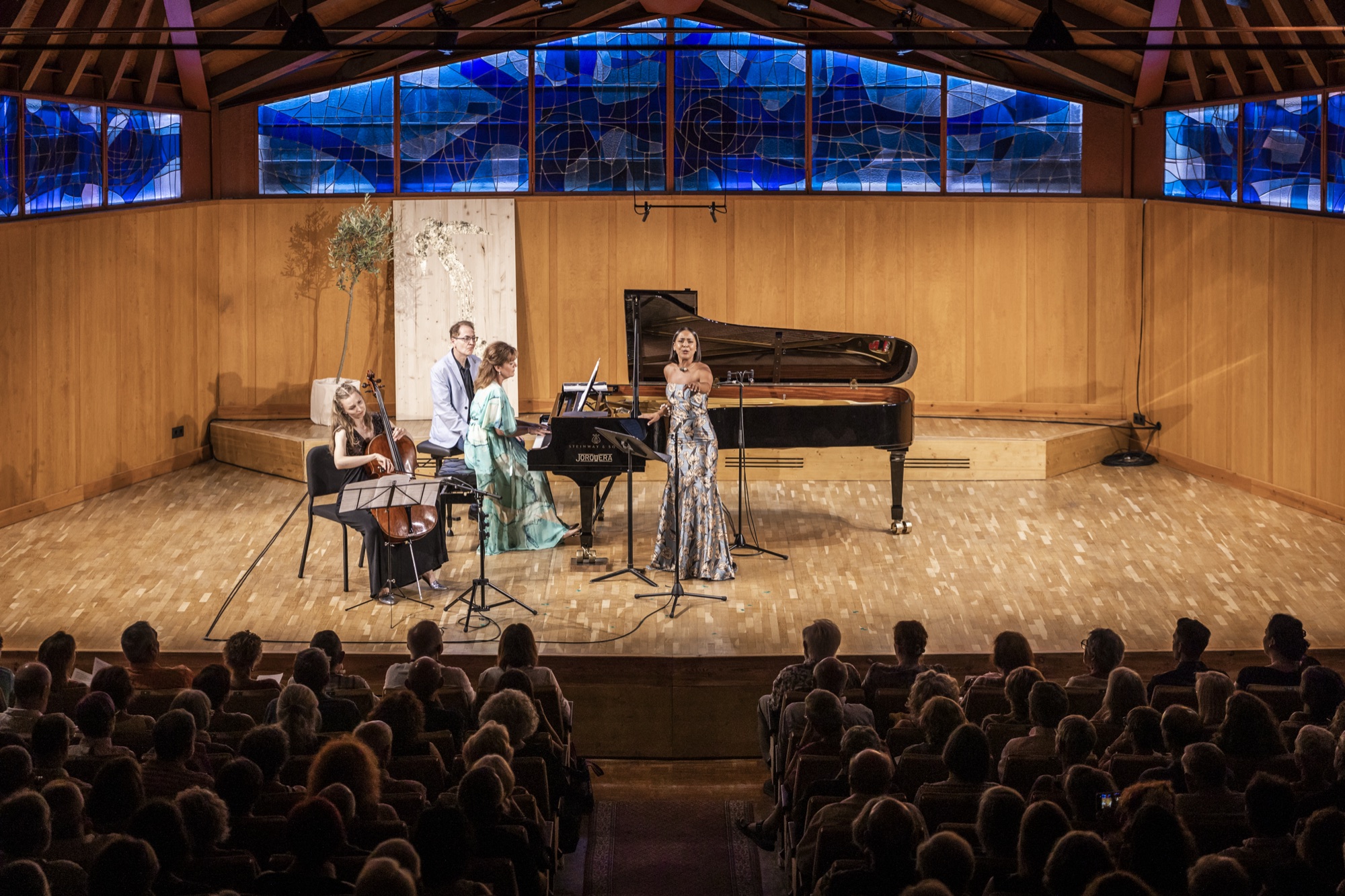 Natalia Santaliz con el público del Auditori Pau Casals en El Vendrell, julio de 2026. Foto de Silvia Isach.