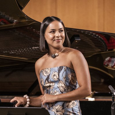 Soprano Natalia Santaliz on stage in El Vendrell